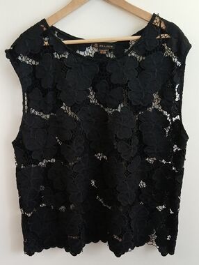 Love & Legend Black Floral Embroidered Lace Top